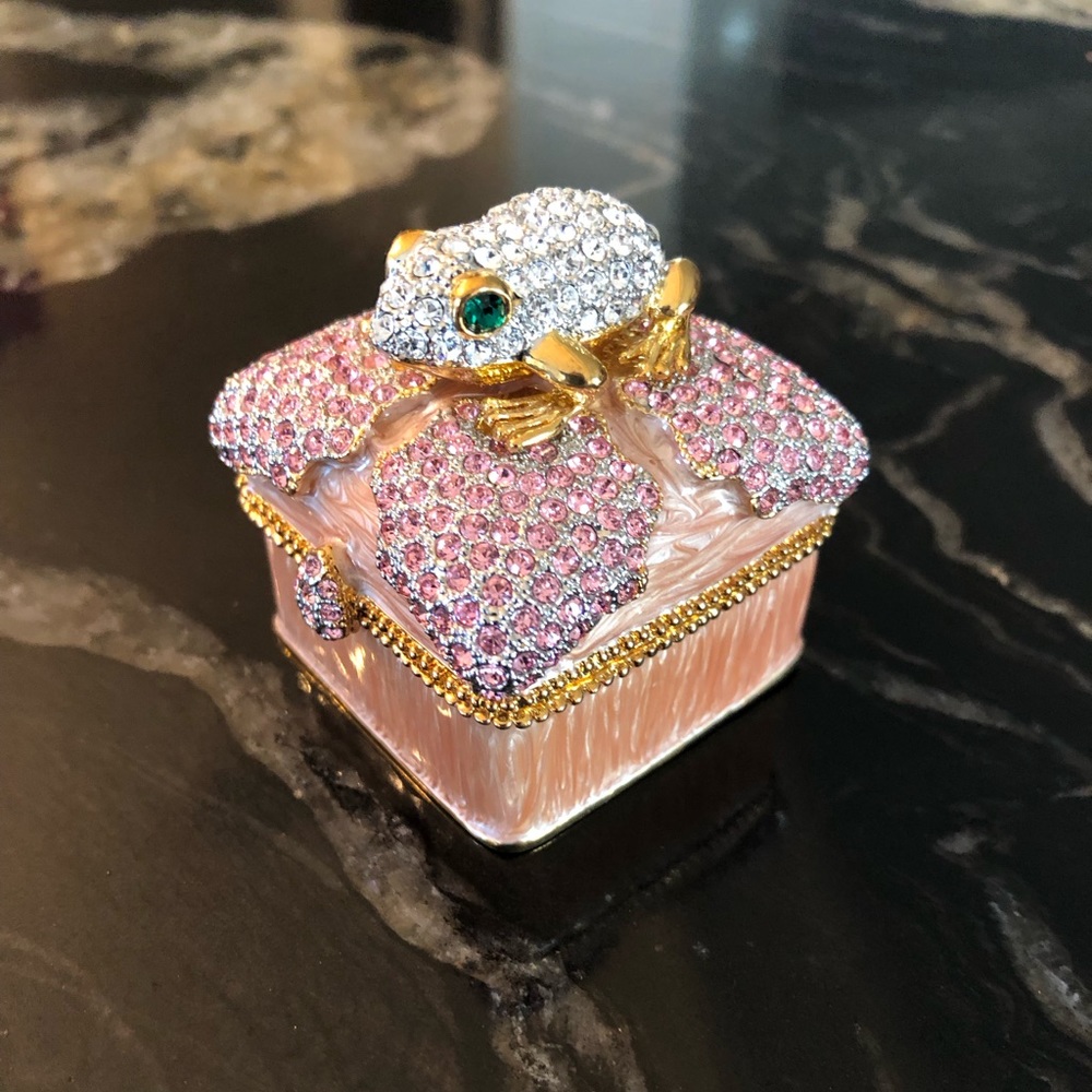Gorgeous crystal frog enamel trinket / pill box